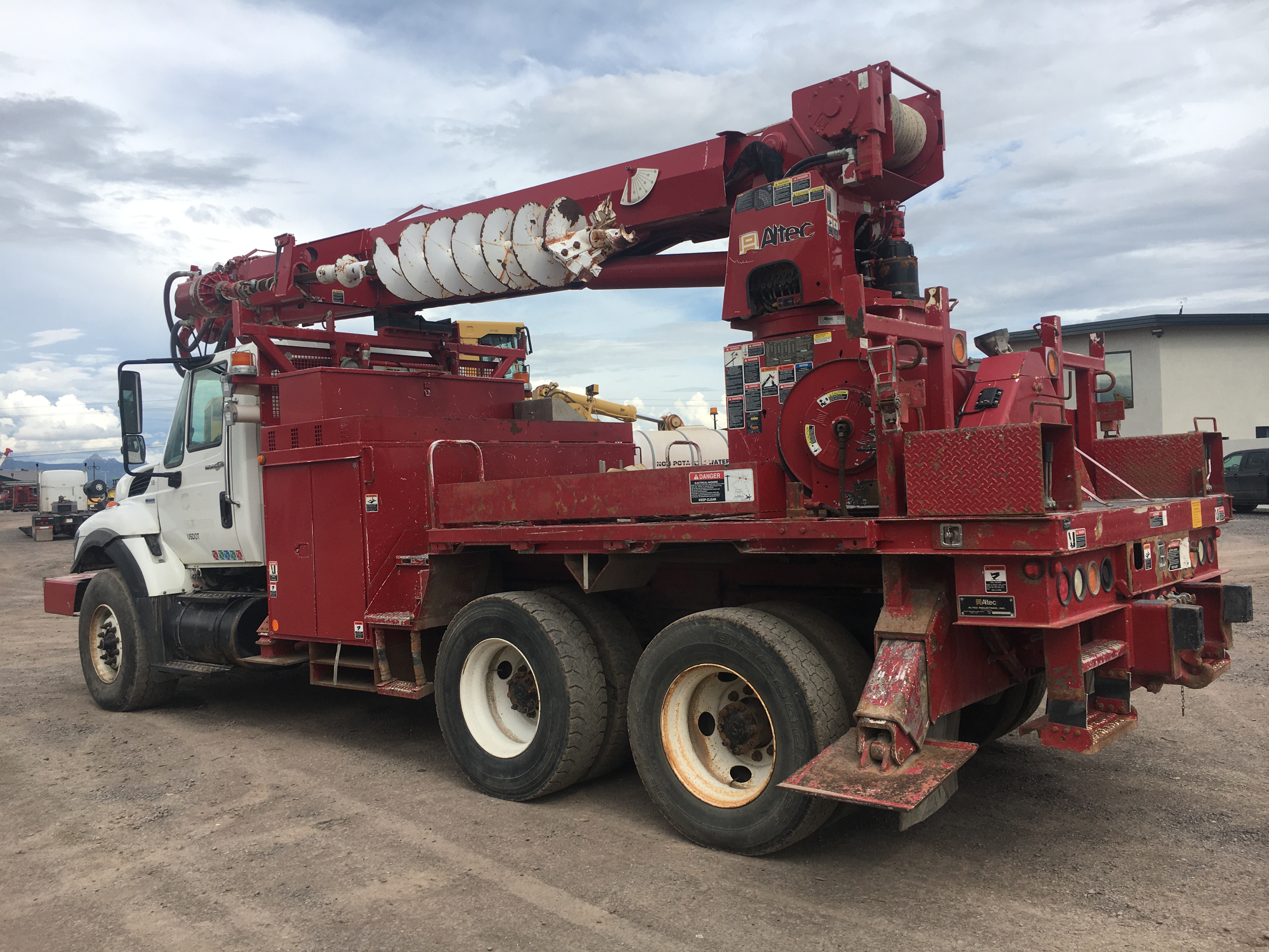 ./imagenes/INVOICE/2019/14979/CAMION PERFORADOR_ALTEC D2045A (15).JPG